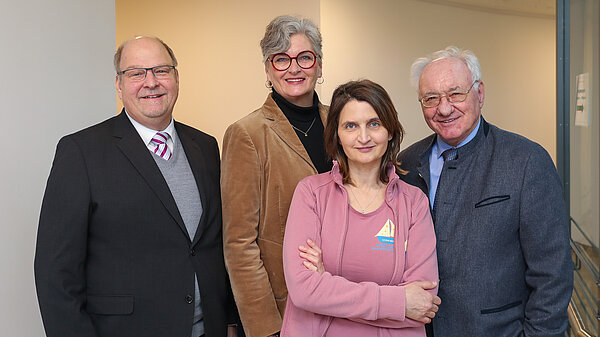 Gruppenbild: Dr. med. Holger Stiller, Claudia Osterhus, Dr. Laura Doriana Trocan, Norbert Hüsson